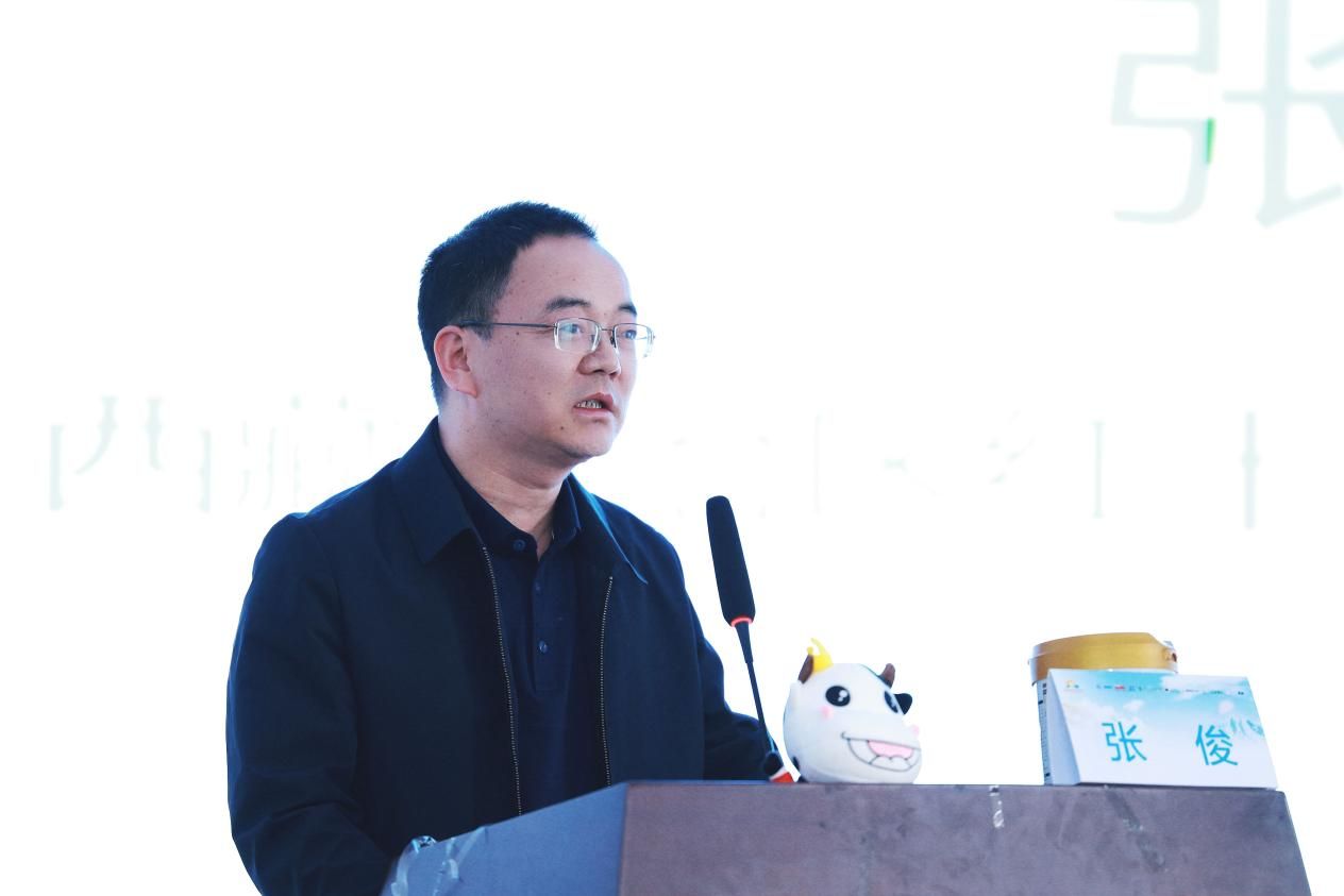 11-西藏自治区红十字会党组成员、副会长张俊致辞。