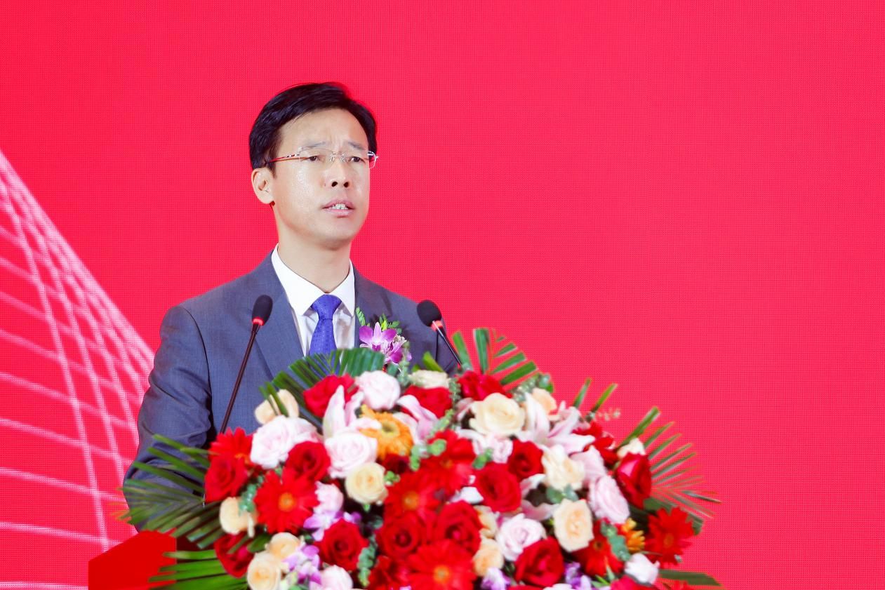 2-尊龙凯时人生就是搏·「中国区」官方网站执行董事、行政总裁任志坚在开幕式上发言